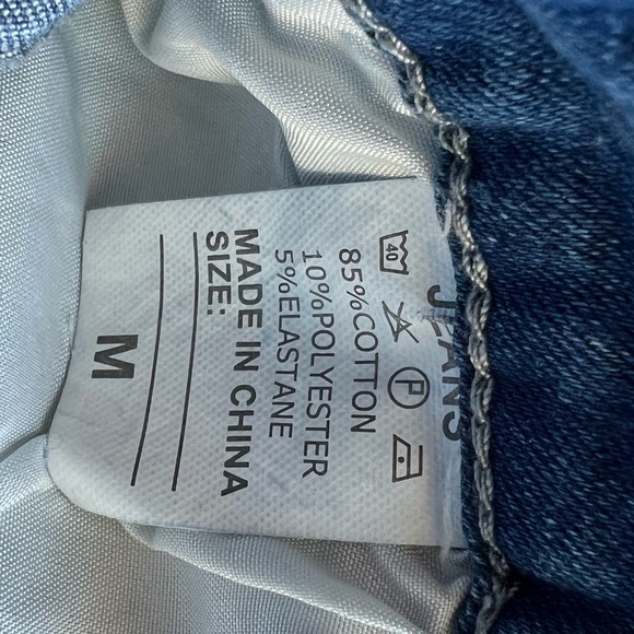 Onlypuff Women’s Denim Shorts/Hot Shorts Size Medium Mid Waisted with Pockets - Picture 6 of 7